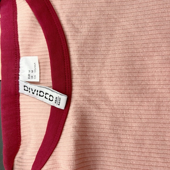 Solid ribbed knit top, knit T-shirt, pink, size M - Picture 3 of 3